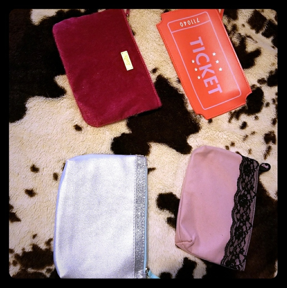 Ipsy make up bags